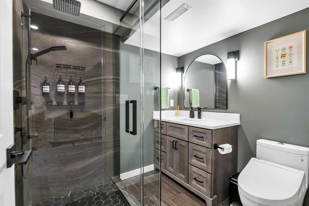 474 78 Avenue Ne, Calgary, AB - Indoor Photo Showing Bathroom