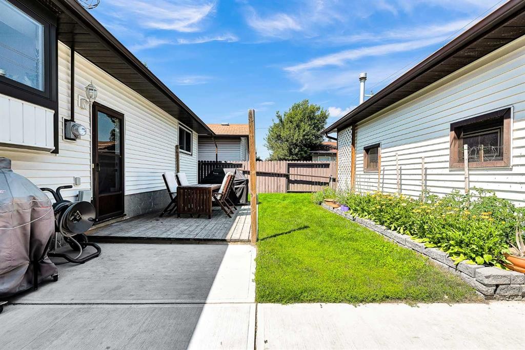 474 78 Avenue Ne, Calgary, AB - Outdoor With Exterior