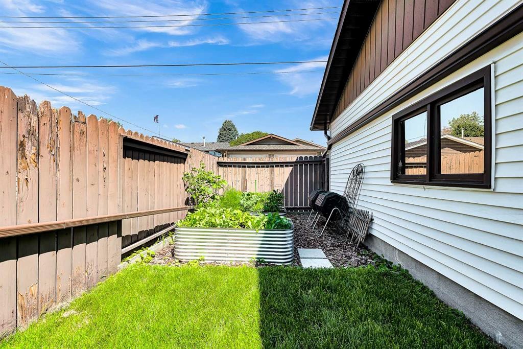 474 78 Avenue Ne, Calgary, AB - Outdoor With Exterior