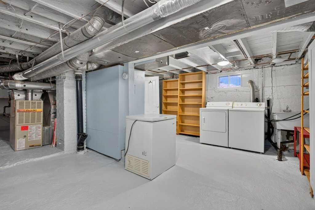 918 18 Avenue Se, Calgary, AB - Indoor Photo Showing Laundry Room