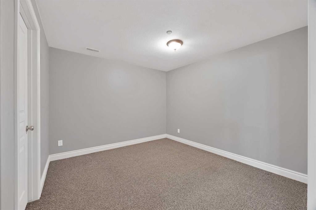 9 Mackenzie Way, Carstairs, AB