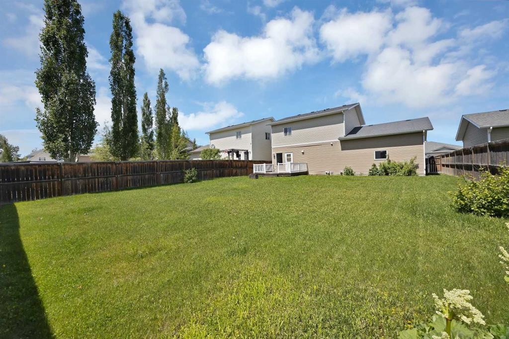 9 Mackenzie Way, Carstairs, AB