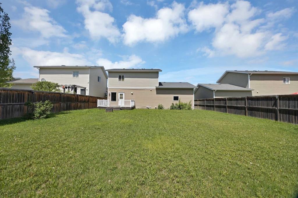 9 Mackenzie Way, Carstairs, AB