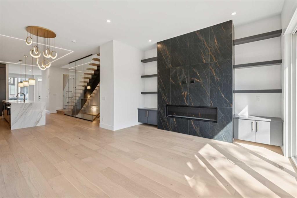 4216 16 Street Sw, Calgary, AB - Indoor