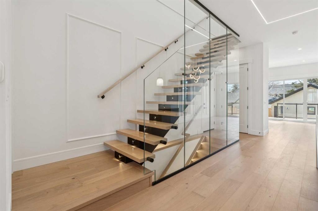 4216 16 Street Sw, Calgary, AB - Indoor Photo Showing Other Room