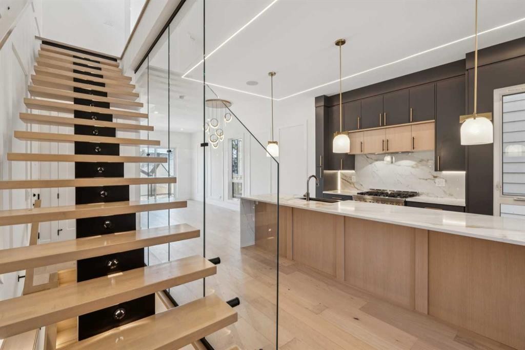 4216 16 Street Sw, Calgary, AB - Indoor Photo Showing Kitchen