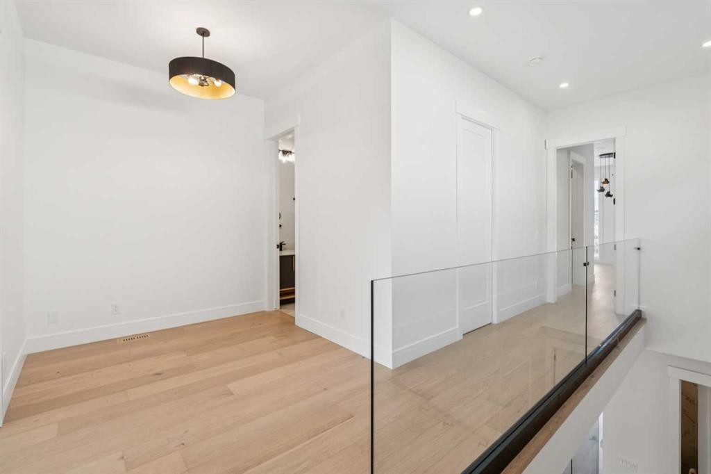 4216 16 Street Sw, Calgary, AB - Indoor Photo Showing Other Room