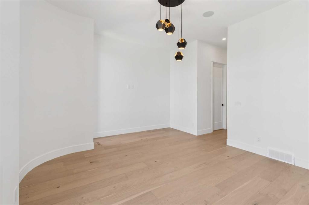 4216 16 Street Sw, Calgary, AB - Indoor Photo Showing Other Room