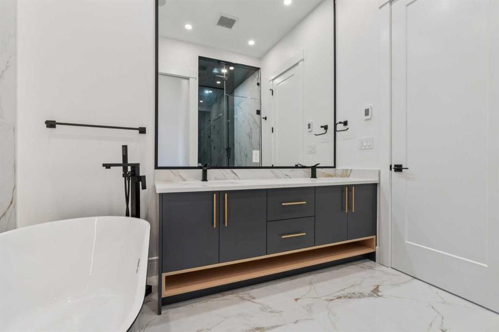 4216 16 Street Sw, Calgary, AB - Indoor