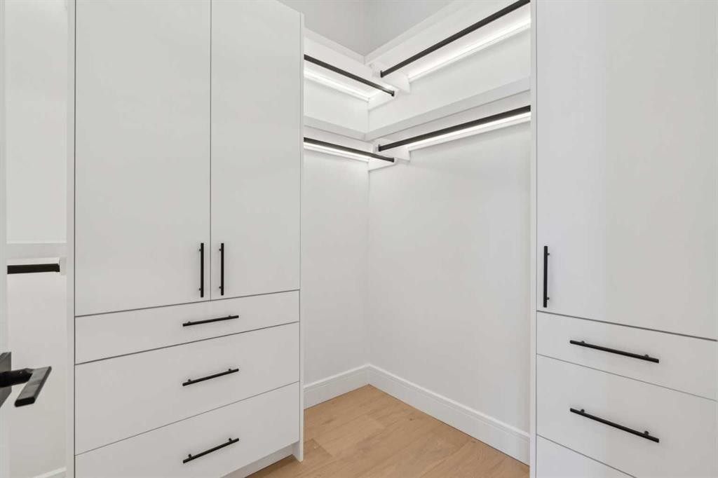 4216 16 Street Sw, Calgary, AB - Indoor Photo Showing Other Room