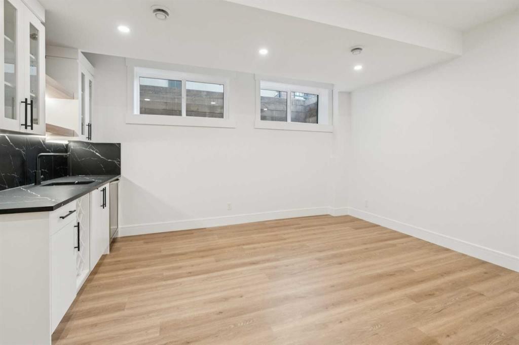 4216 16 Street Sw, Calgary, AB - Indoor