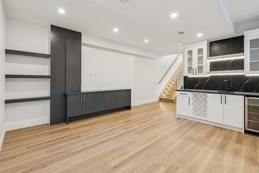 4216 16 Street Sw, Calgary, AB - Indoor Photo Showing Kitchen