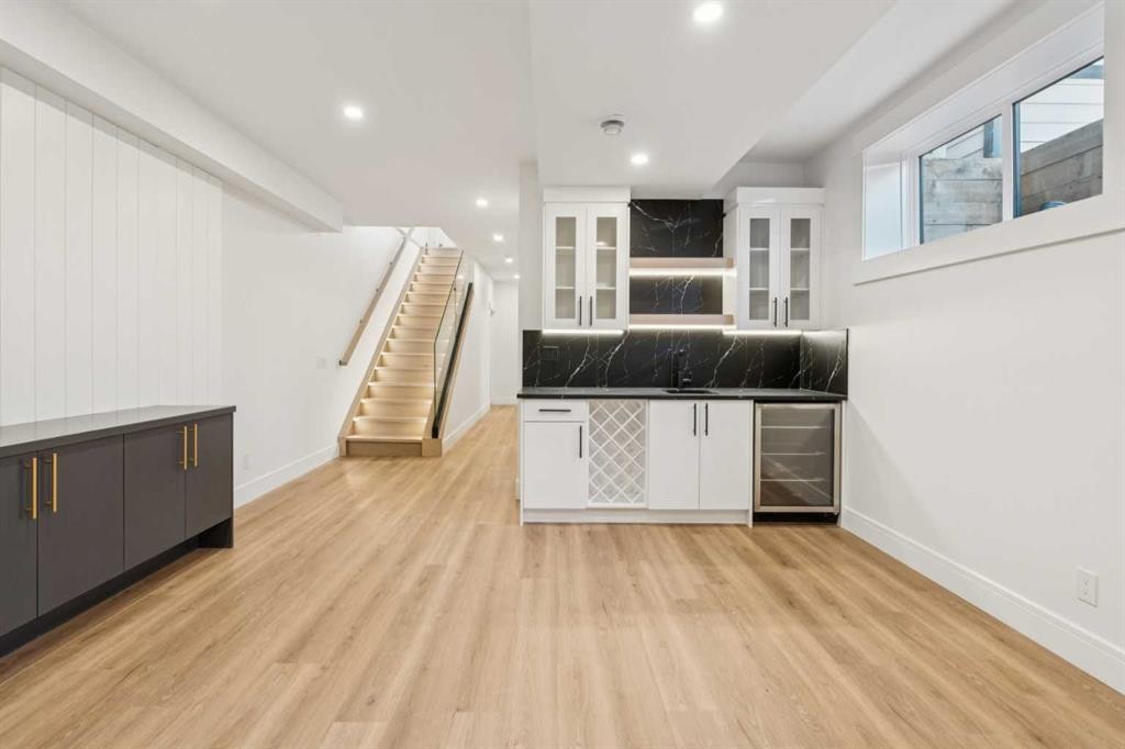 4216 16 Street Sw, Calgary, AB - Indoor