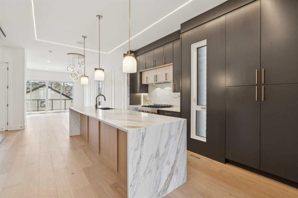 4216 16 Street Sw, Calgary, AB - Indoor Photo Showing Kitchen With Upgraded Kitchen
