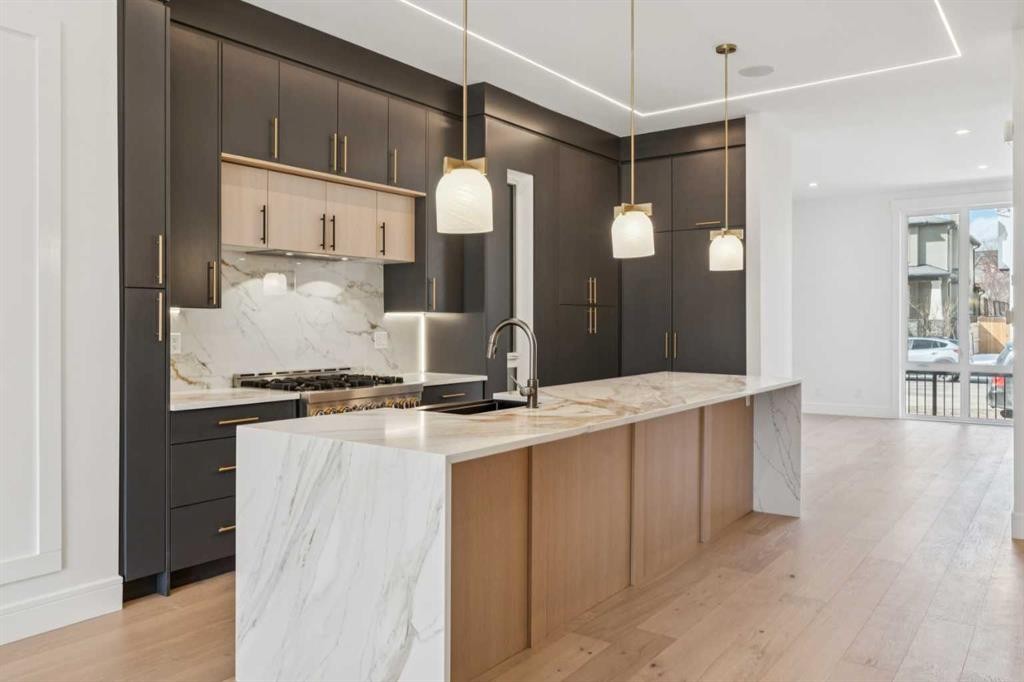 4216 16 Street Sw, Calgary, AB - Indoor Photo Showing Kitchen With Upgraded Kitchen