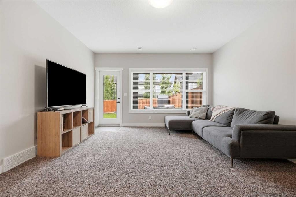 26 Crestbrook Drive Sw, Calgary, AB