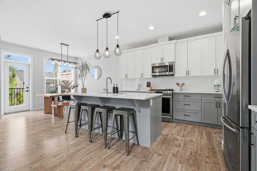 26 Crestbrook Drive Sw, Calgary, AB