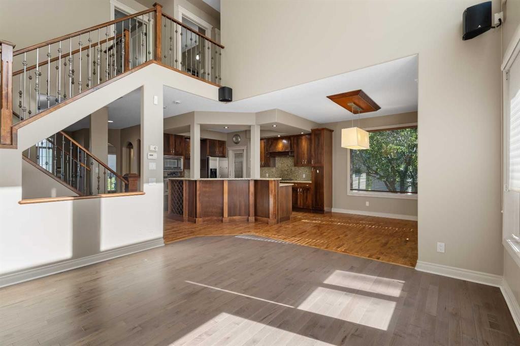 75 Discovery Ridge Mount Sw, Calgary, AB - Indoor Photo Showing Other Room