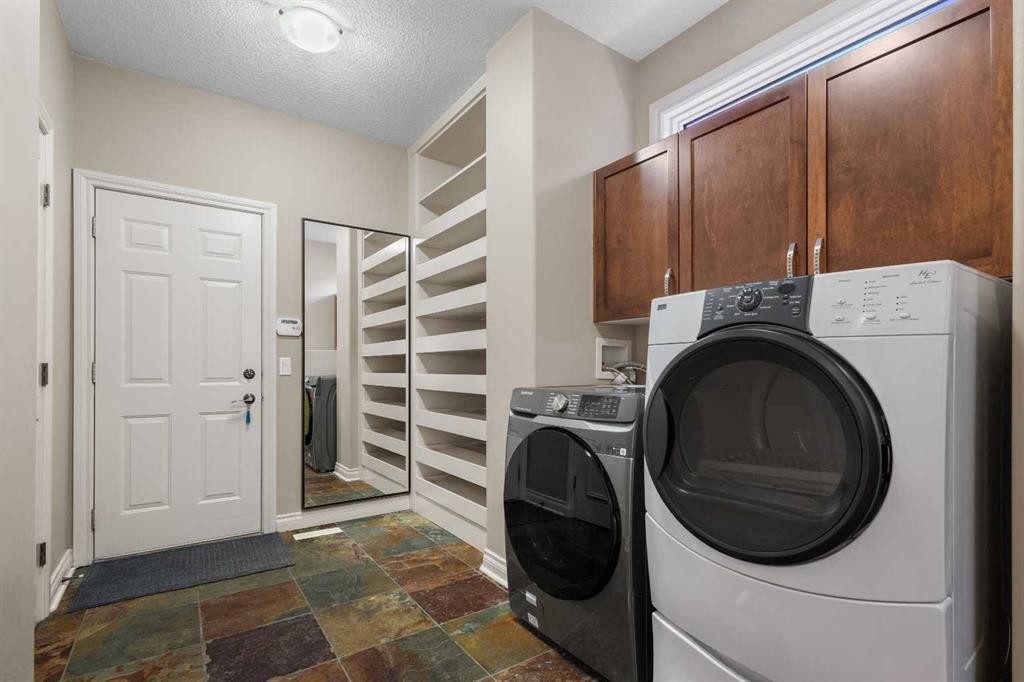 75 Discovery Ridge Mount Sw, Calgary, AB - Indoor Photo Showing Laundry Room