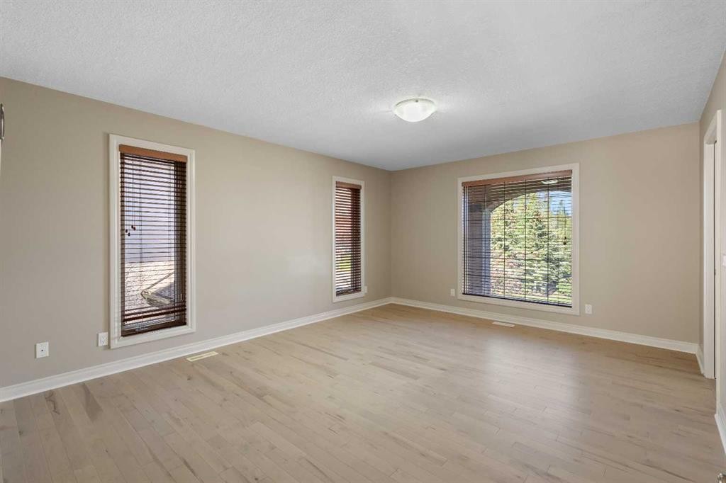 75 Discovery Ridge Mount Sw, Calgary, AB - Indoor Photo Showing Other Room