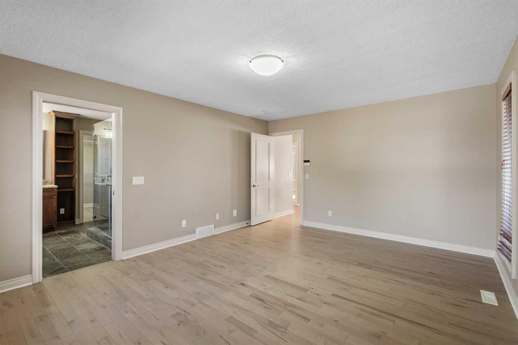 75 Discovery Ridge Mount Sw, Calgary, AB - Indoor Photo Showing Other Room