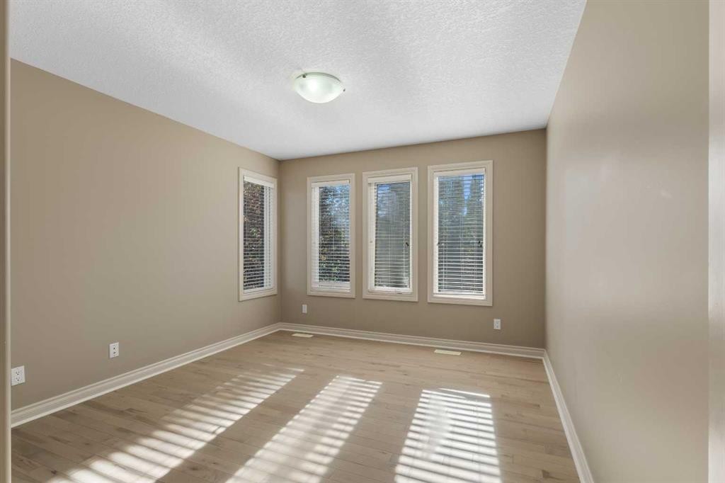 75 Discovery Ridge Mount Sw, Calgary, AB - Indoor Photo Showing Other Room