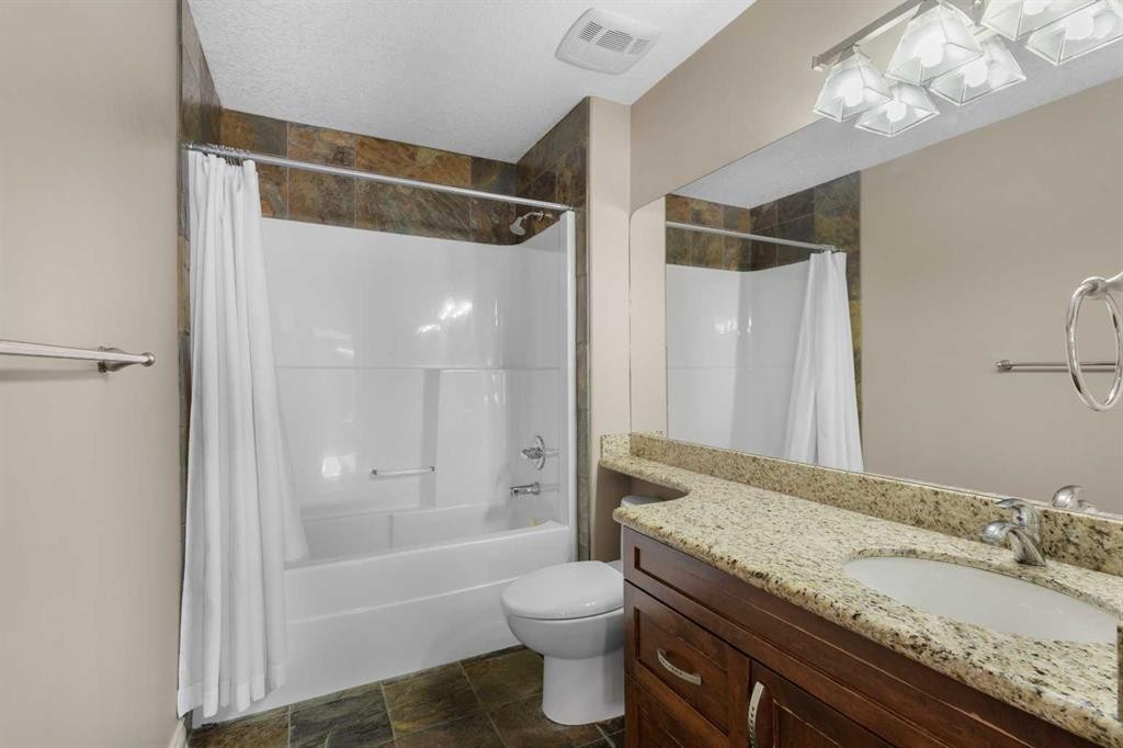 75 Discovery Ridge Mount Sw, Calgary, AB - Indoor Photo Showing Bathroom