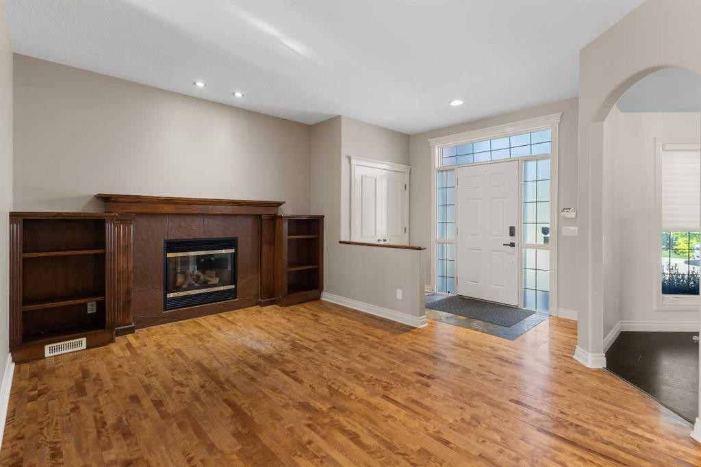 75 Discovery Ridge Mount Sw, Calgary, AB - Indoor Photo Showing Living Room With Fireplace