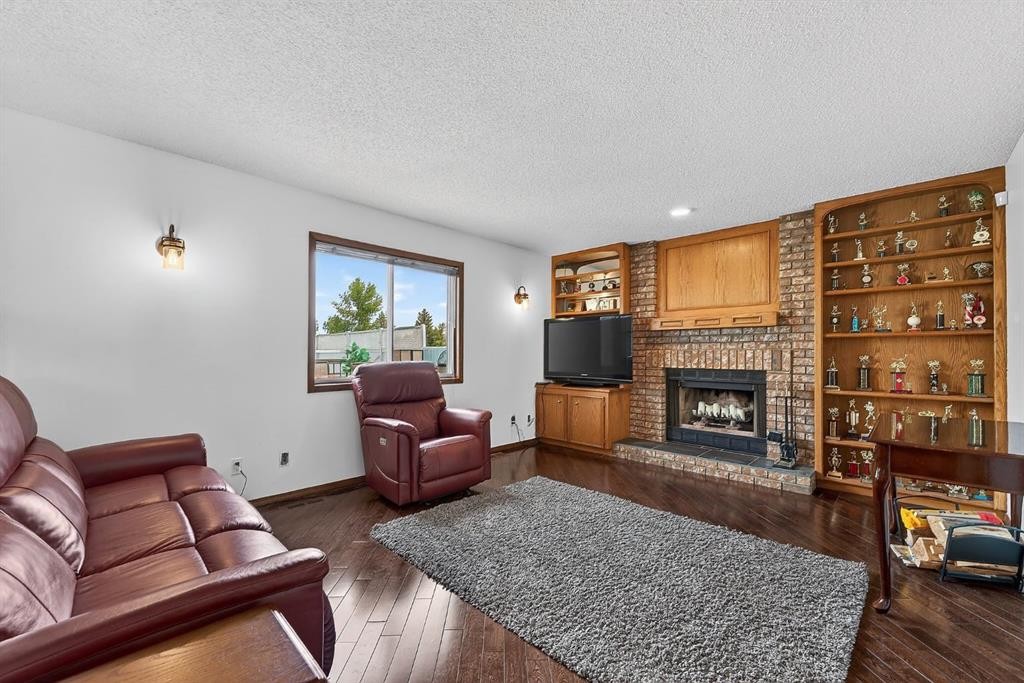 70 Pasadena Gardens Ne, Calgary, AB - Indoor Photo Showing Living Room With Fireplace