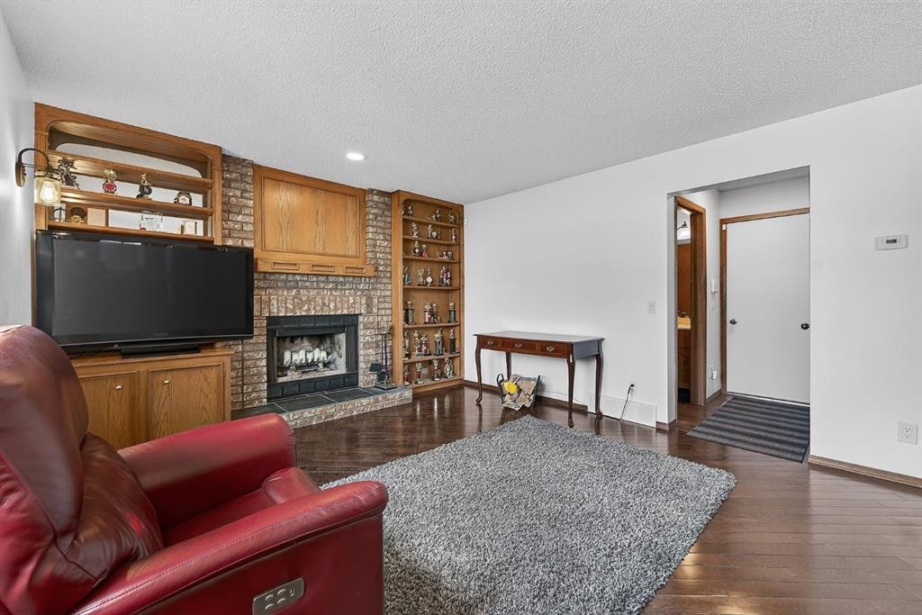 70 Pasadena Gardens Ne, Calgary, AB - Indoor Photo Showing Living Room With Fireplace