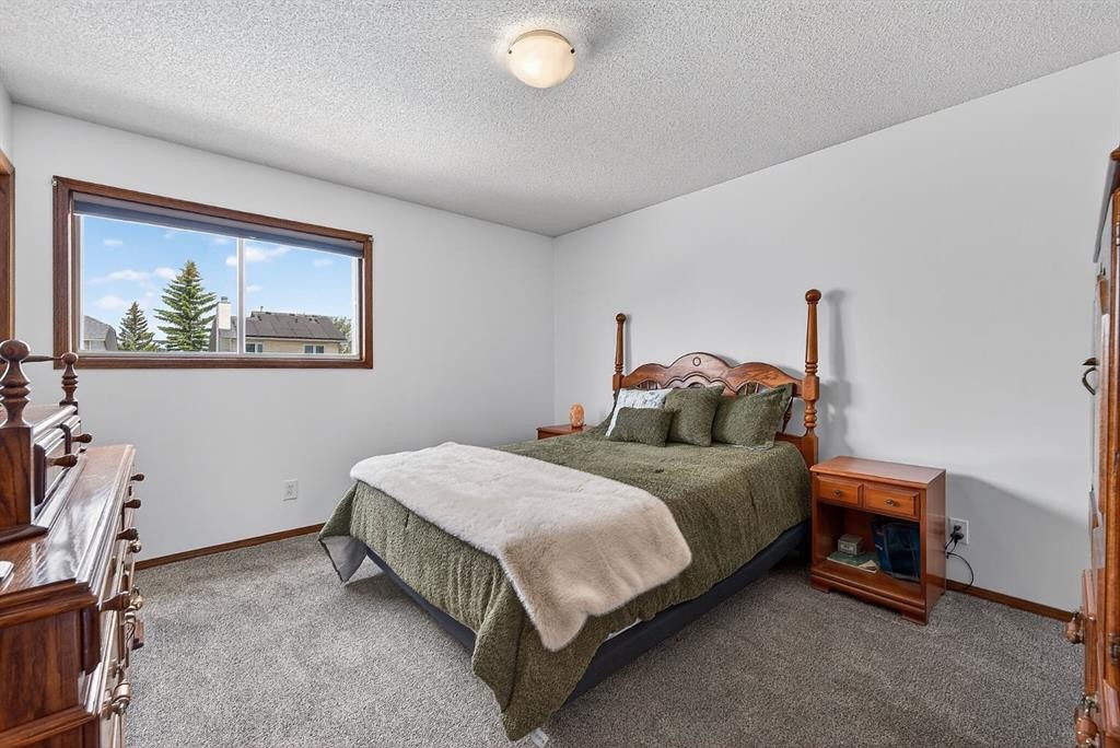 70 Pasadena Gardens Ne, Calgary, AB - Indoor Photo Showing Bedroom