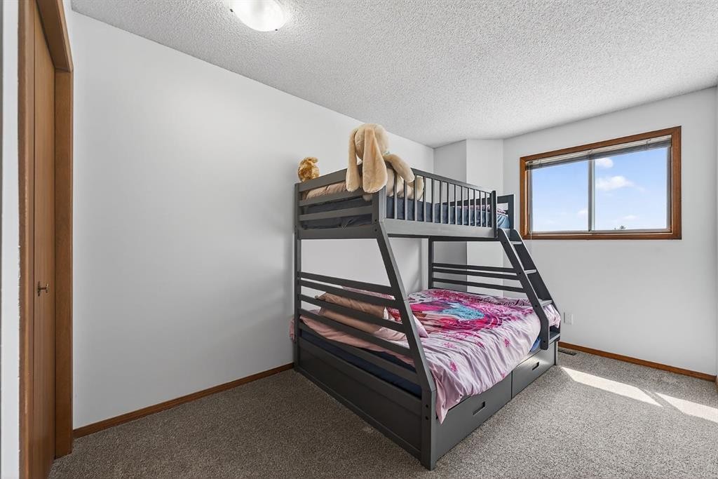 70 Pasadena Gardens Ne, Calgary, AB - Indoor Photo Showing Bedroom