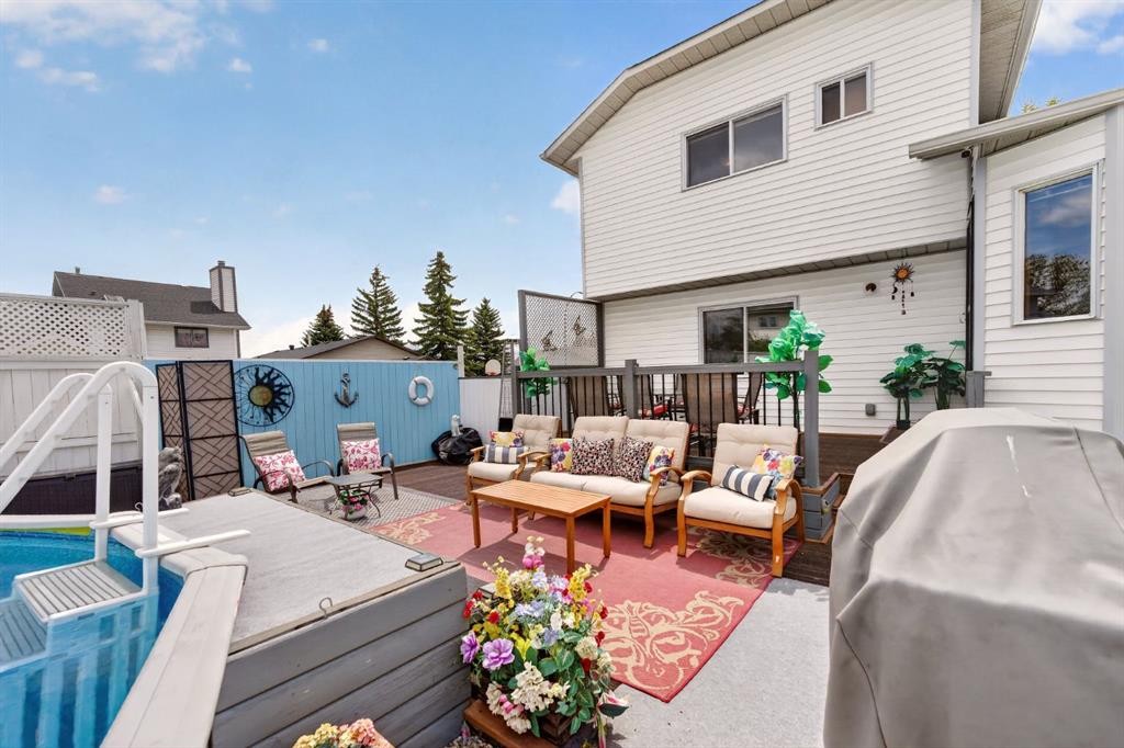 70 Pasadena Gardens Ne, Calgary, AB - Outdoor With Deck Patio Veranda With Exterior