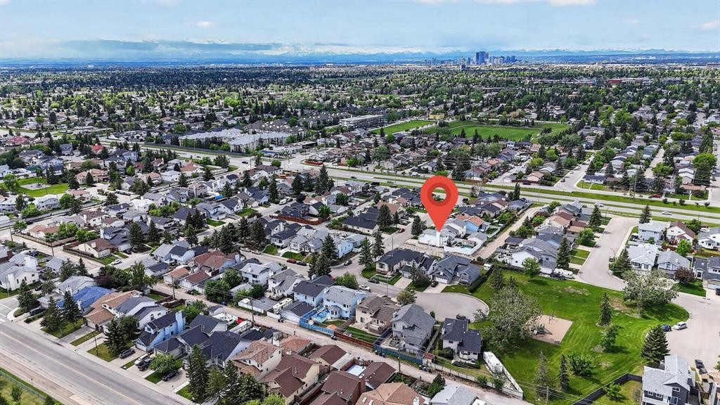 70 Pasadena Gardens Ne, Calgary, AB - Outdoor With View