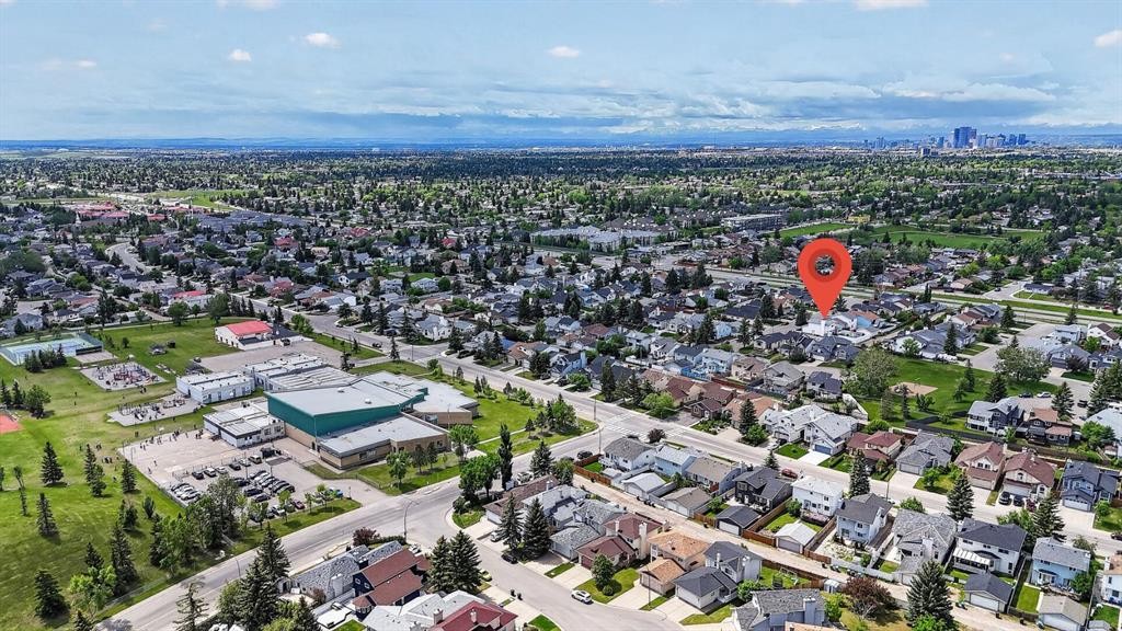 70 Pasadena Gardens Ne, Calgary, AB - Outdoor With View