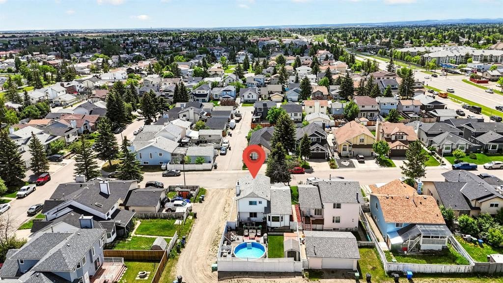 70 Pasadena Gardens Ne, Calgary, AB - Outdoor With View