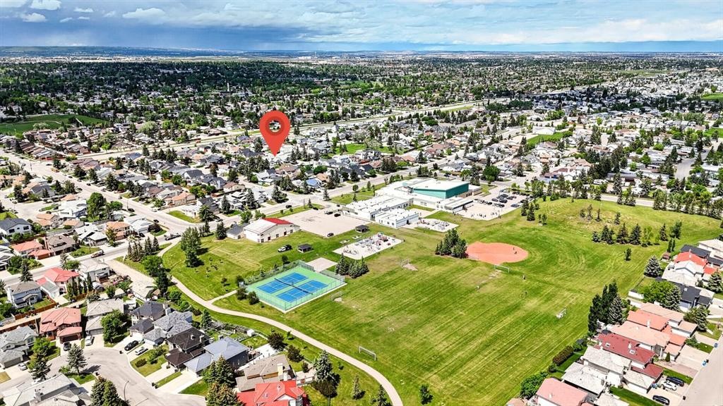 70 Pasadena Gardens Ne, Calgary, AB - Outdoor With View