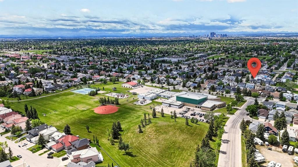70 Pasadena Gardens Ne, Calgary, AB - Outdoor With View