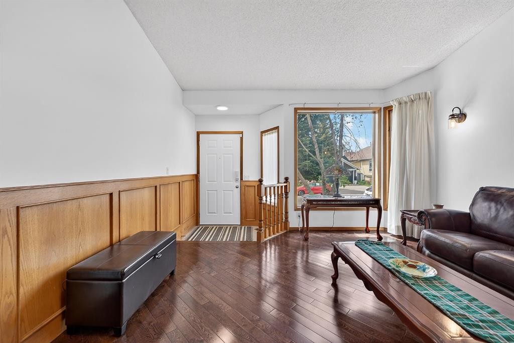 70 Pasadena Gardens Ne, Calgary, AB - Indoor