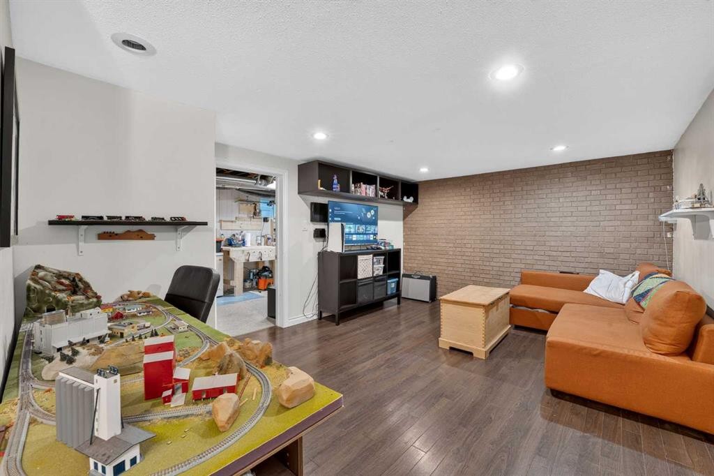 624 Regal Park Ne, Calgary, AB