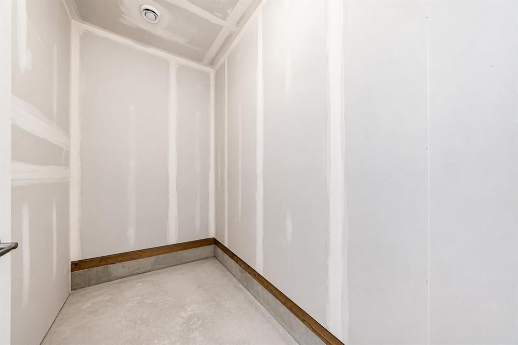 806-32 Red Embers Parade Ne, Calgary, AB - Indoor Photo Showing Other Room