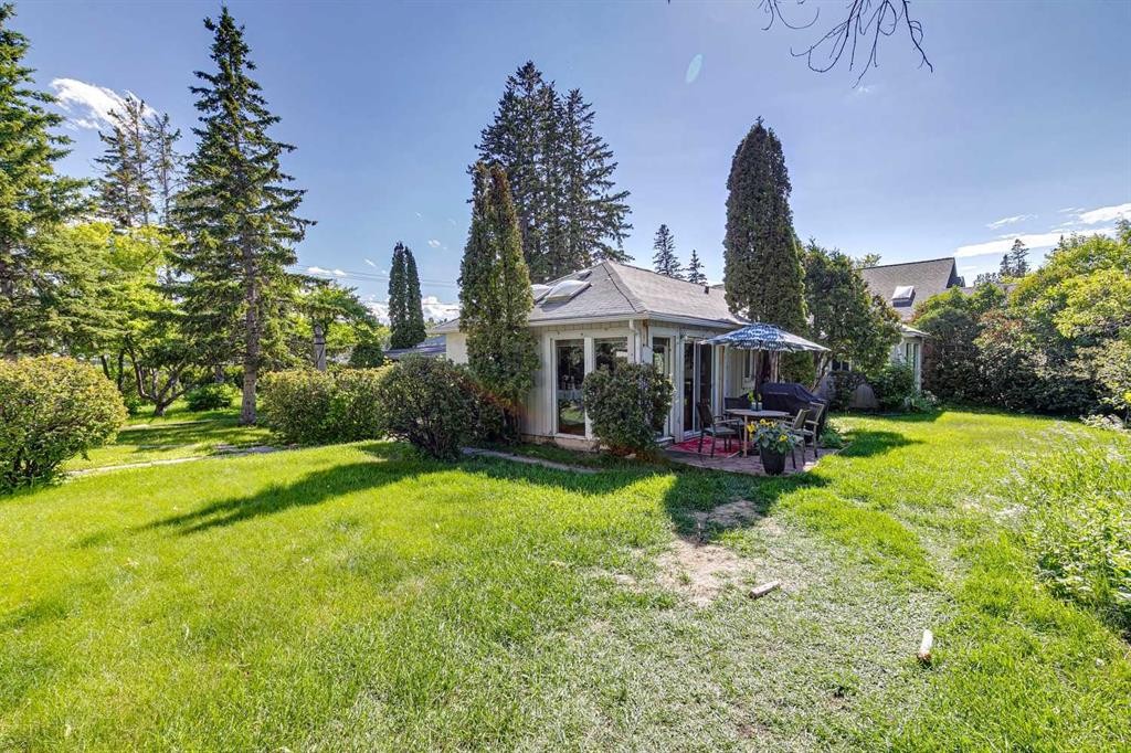 8808 48 Avenue, Calgary, AB