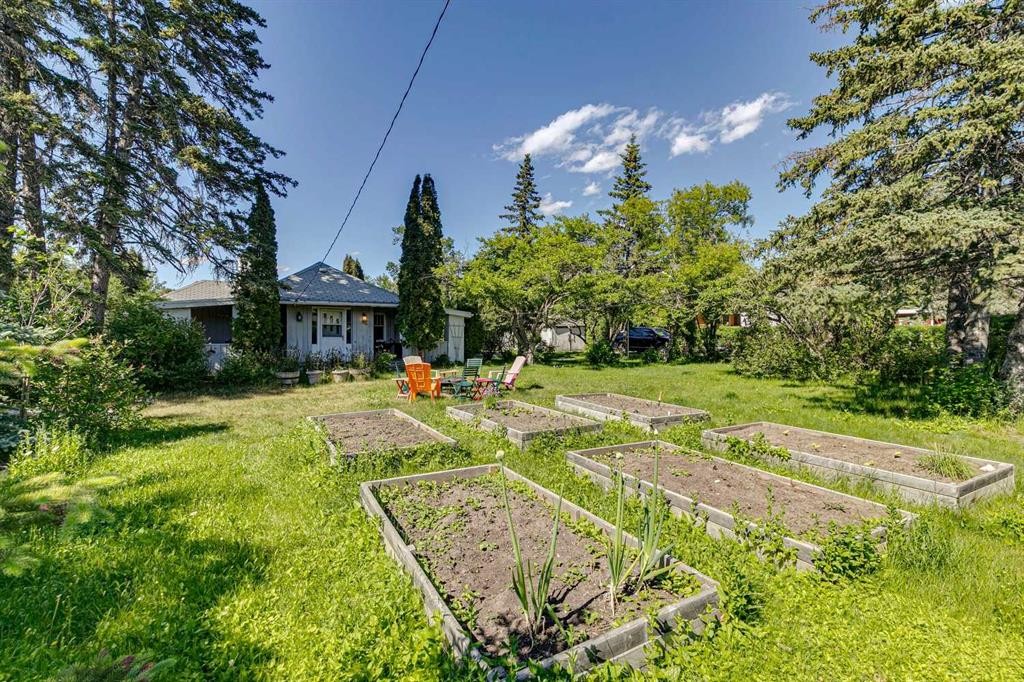 8808 48 Avenue, Calgary, AB