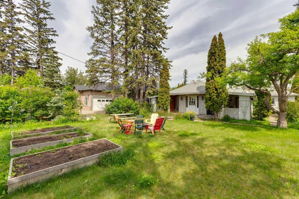 8808 48 Avenue, Calgary, AB
