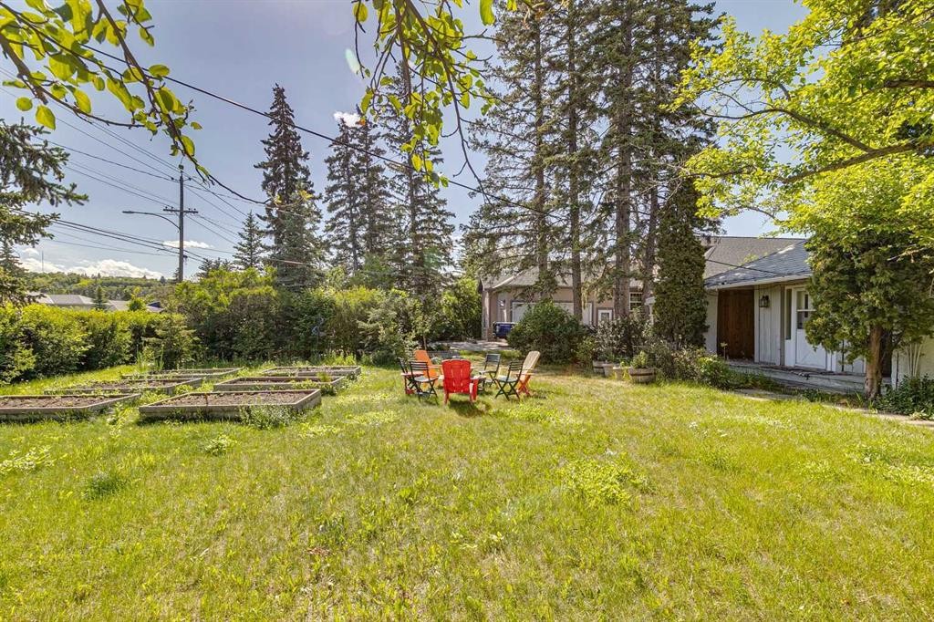 8808 48 Avenue, Calgary, AB