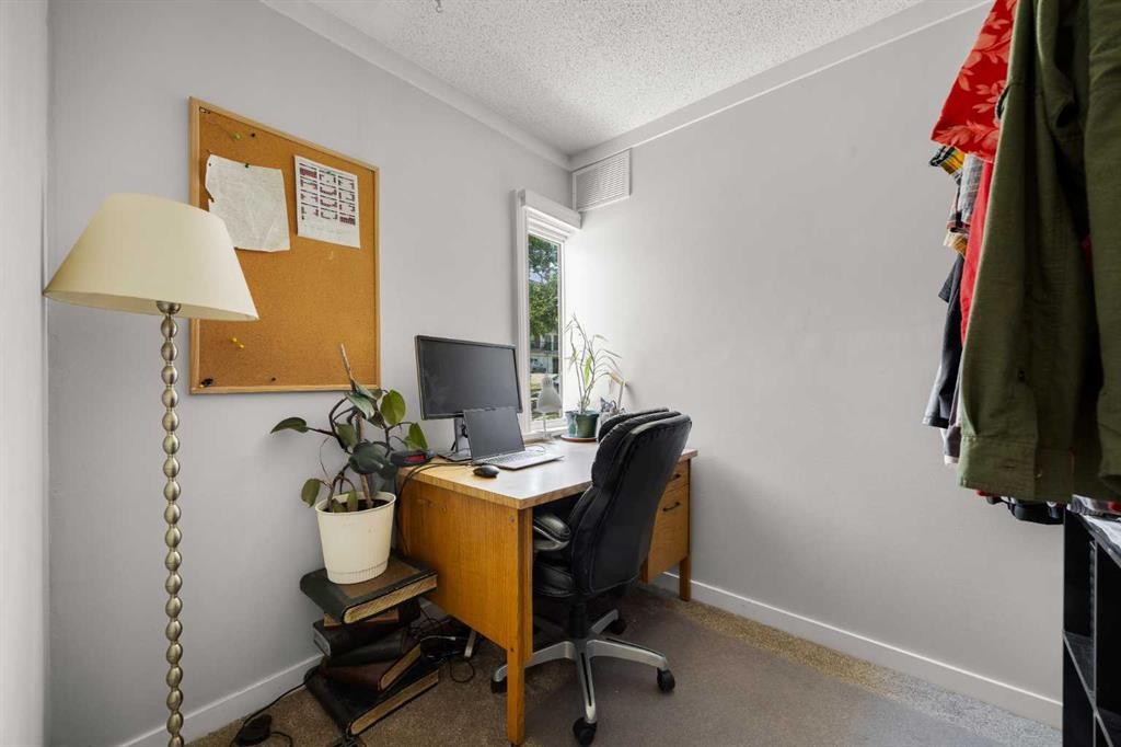 2507 15A Street Sw, Calgary, AB - Indoor Photo Showing Office