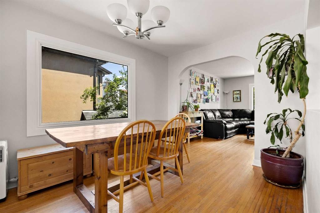 2507 15A Street Sw, Calgary, AB - Indoor Photo Showing Dining Room