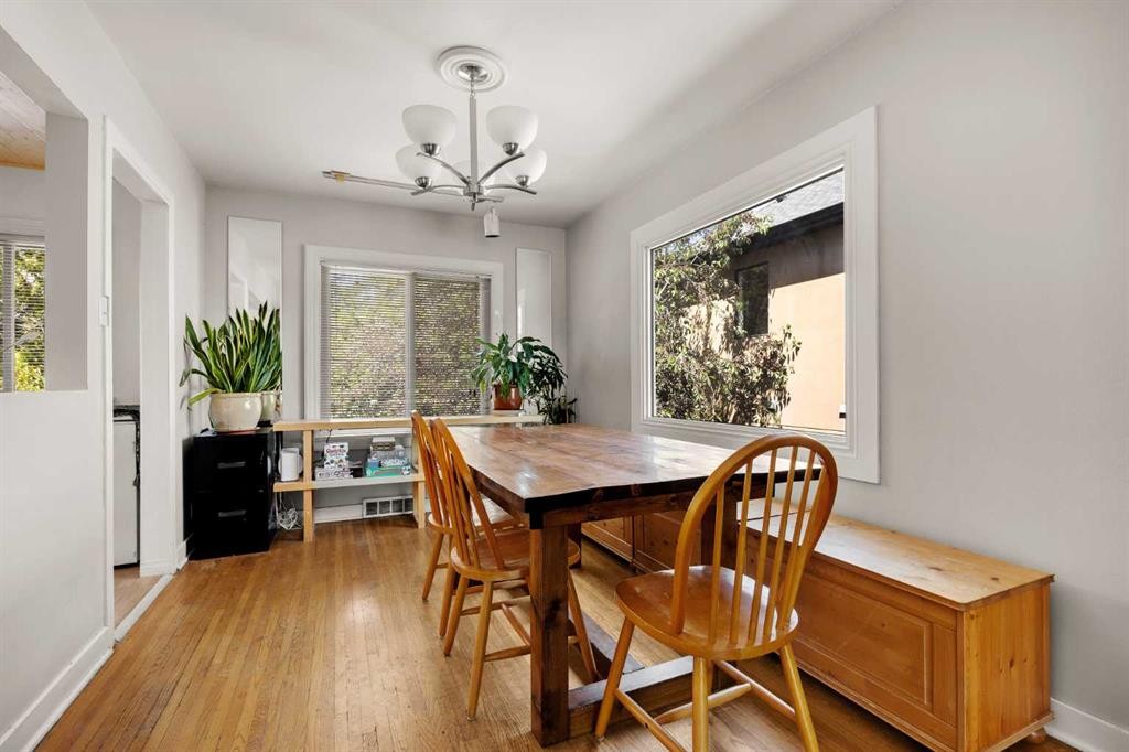 2507 15A Street Sw, Calgary, AB - Indoor Photo Showing Dining Room