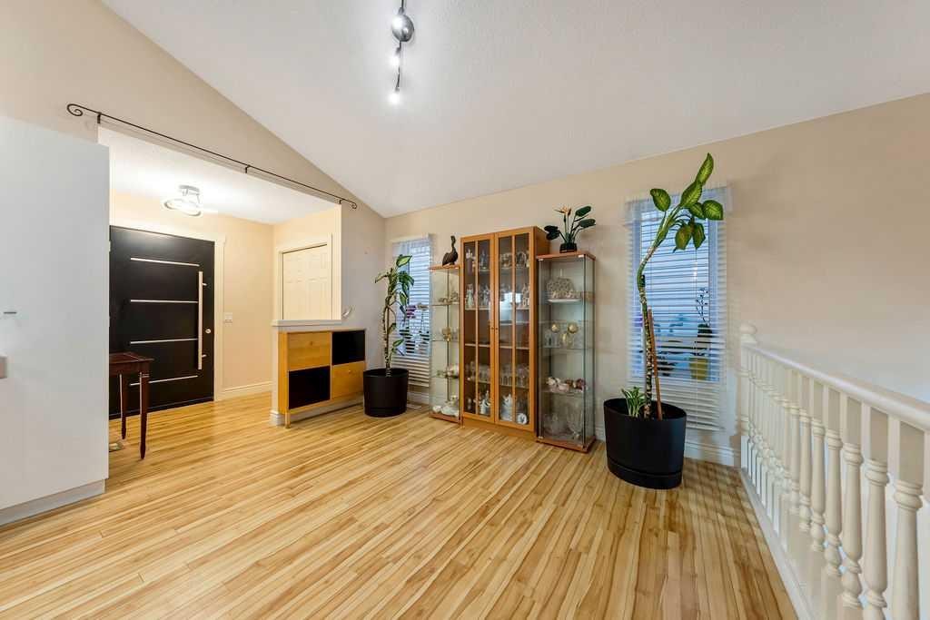 2016 Country Hills Circle Nw, Calgary, AB - Indoor Photo Showing Other Room