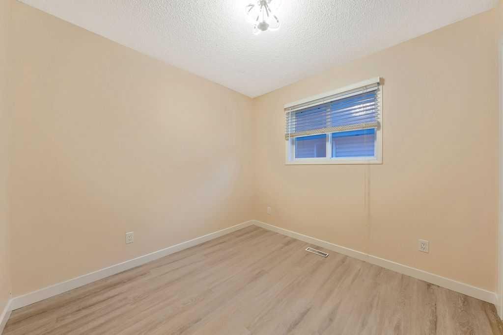2016 Country Hills Circle Nw, Calgary, AB - Indoor Photo Showing Other Room